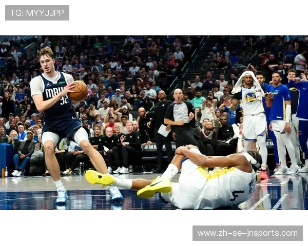 穆迪膝盖重伤被抬出场侠记透露X光室最新情况全场球迷起立致敬